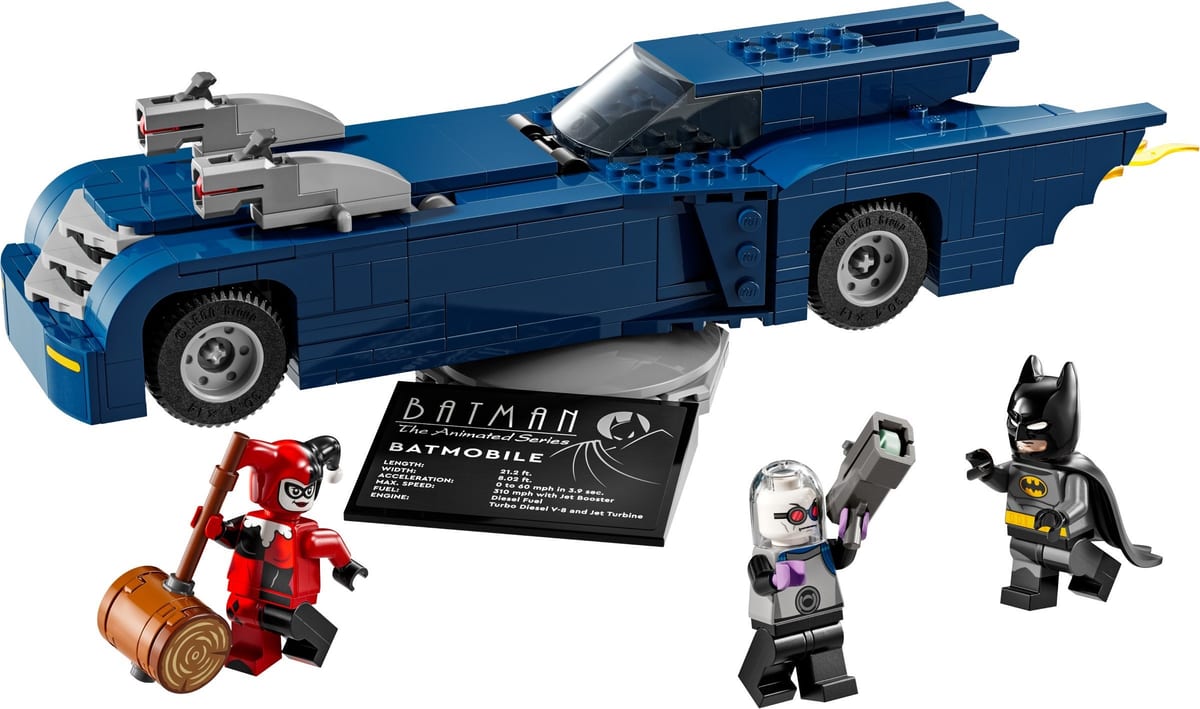 DC: Batman with the Batmobile vs Harley Quinn and Mr. Freeze